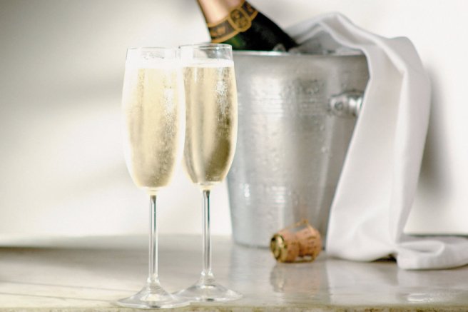 header-champagne-glasses-bottle-CHAMPAGNE0620.jpg